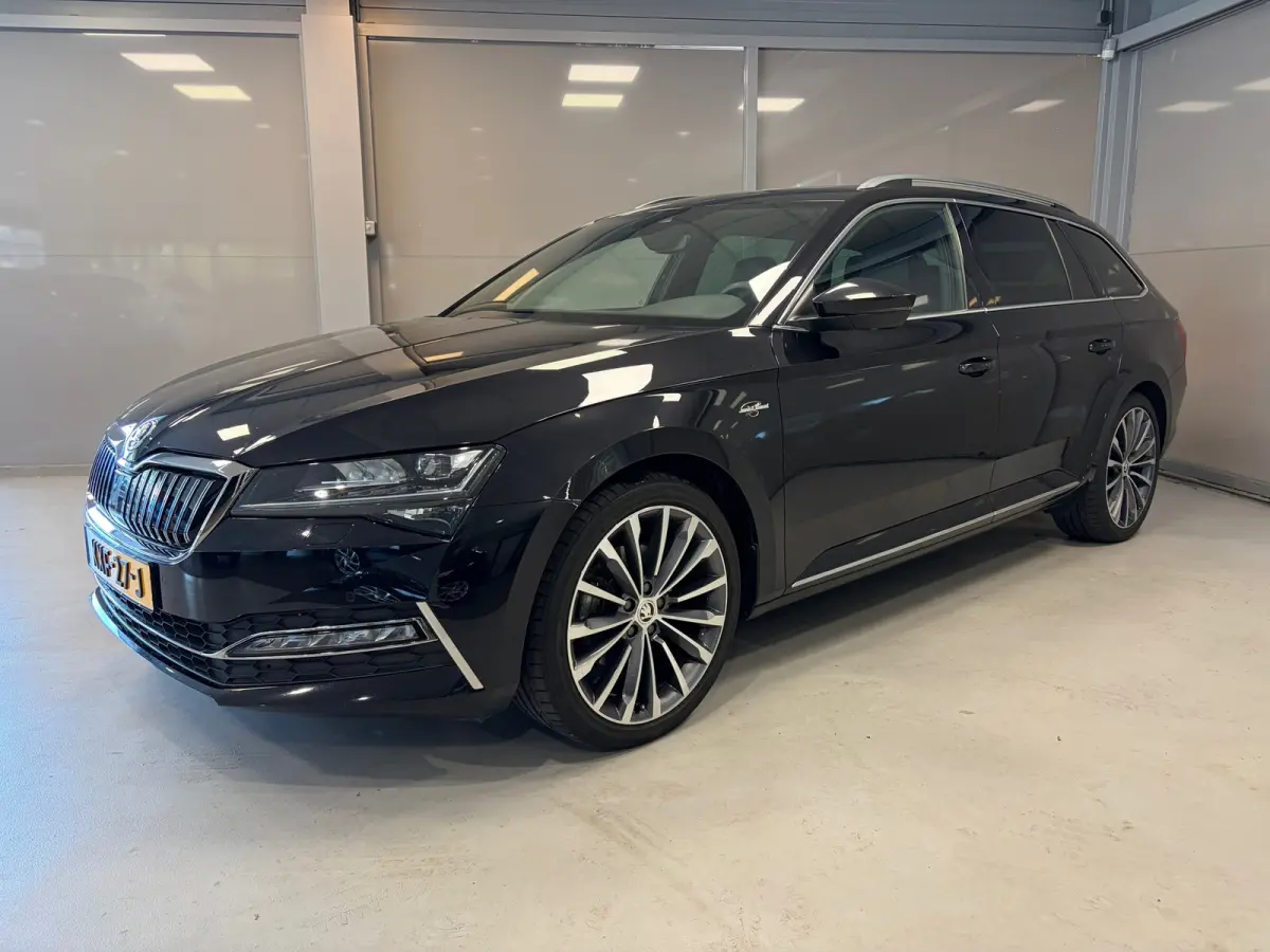 Laurin & Klement 1.4 TSI iV PHEV | Panoramadak | Trekhaak | Leder | Canton |