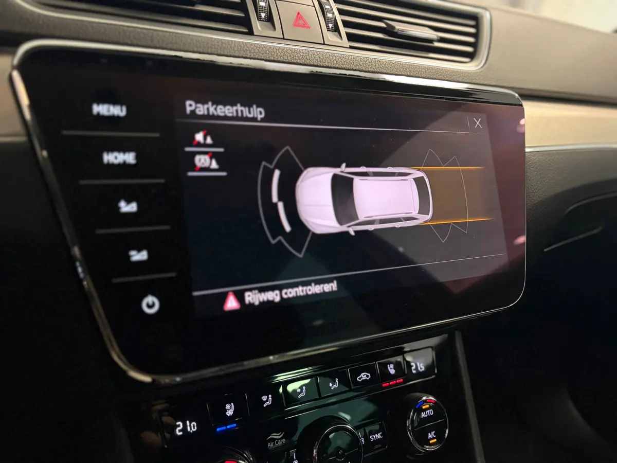 Laurin & Klement 1.4 TSI iV PHEV | Panoramadak | Trekhaak | Leder | Canton |