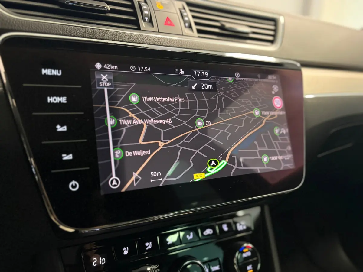 Laurin & Klement 1.4 TSI iV PHEV | Panoramadak | Trekhaak | Leder | Canton |