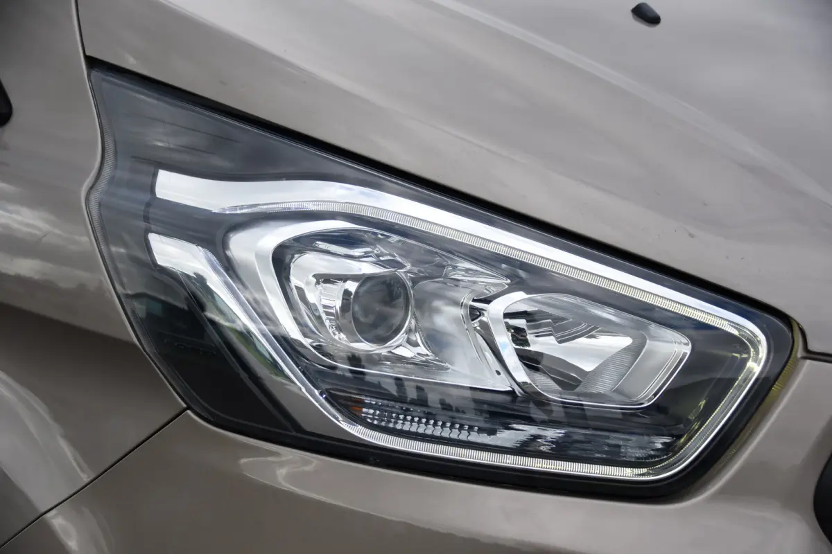 280 2.0 TDCI L1H1 PB Edition Limited Camera, Cruise, Carplay, Stoelverwarming, Trekhaak, 130pk, Multimedia, NAVI, Uniek!