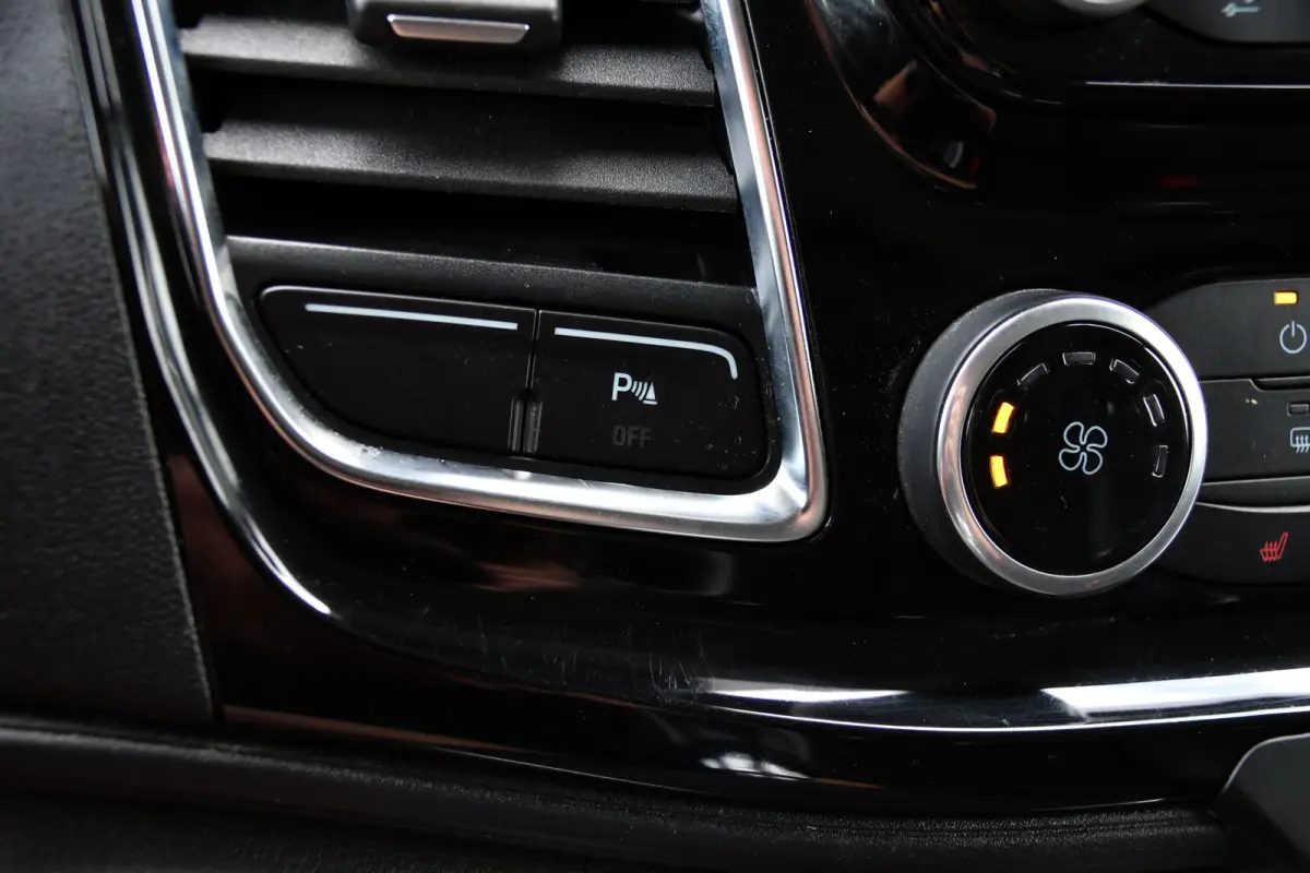 280 2.0 TDCI L1H1 PB Edition Limited Camera, Cruise, Carplay, Stoelverwarming, Trekhaak, 130pk, Multimedia, NAVI, Uniek!