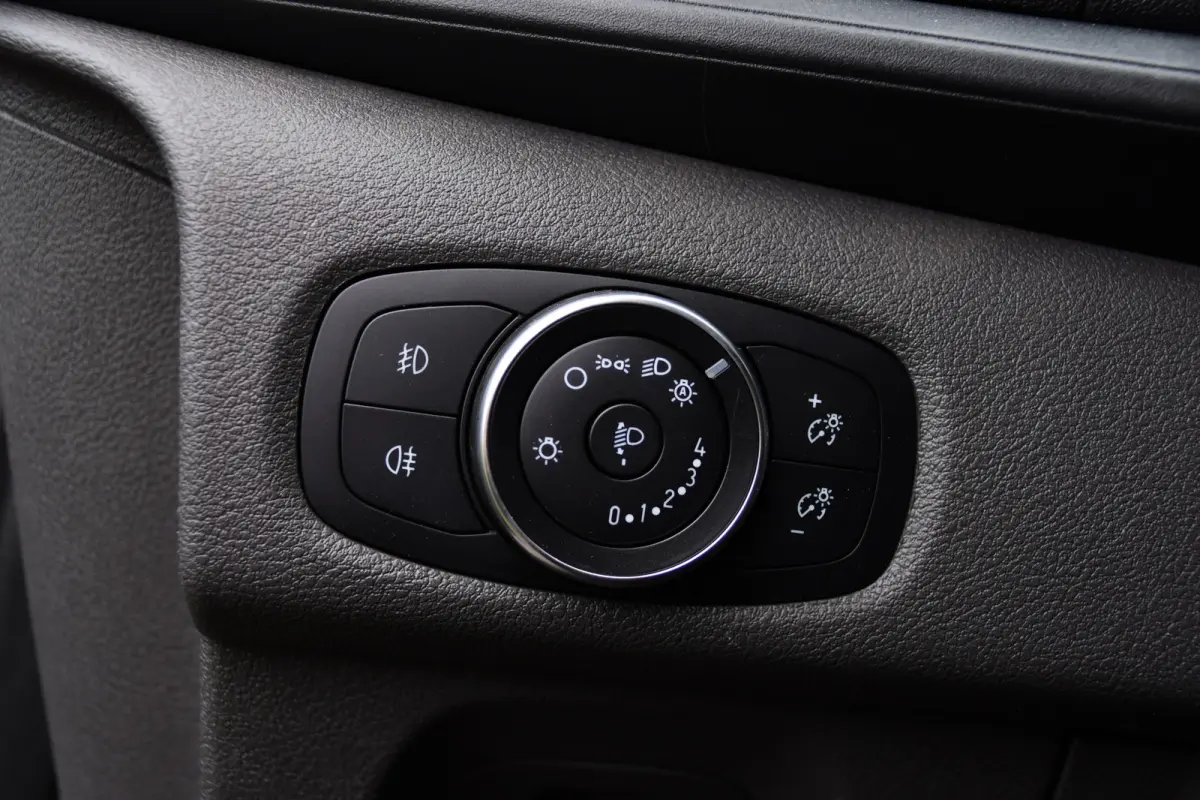 280 2.0 TDCI L1H1 PB Edition Limited Camera, Cruise, Carplay, Stoelverwarming, Trekhaak, 130pk, Multimedia, NAVI, Uniek!