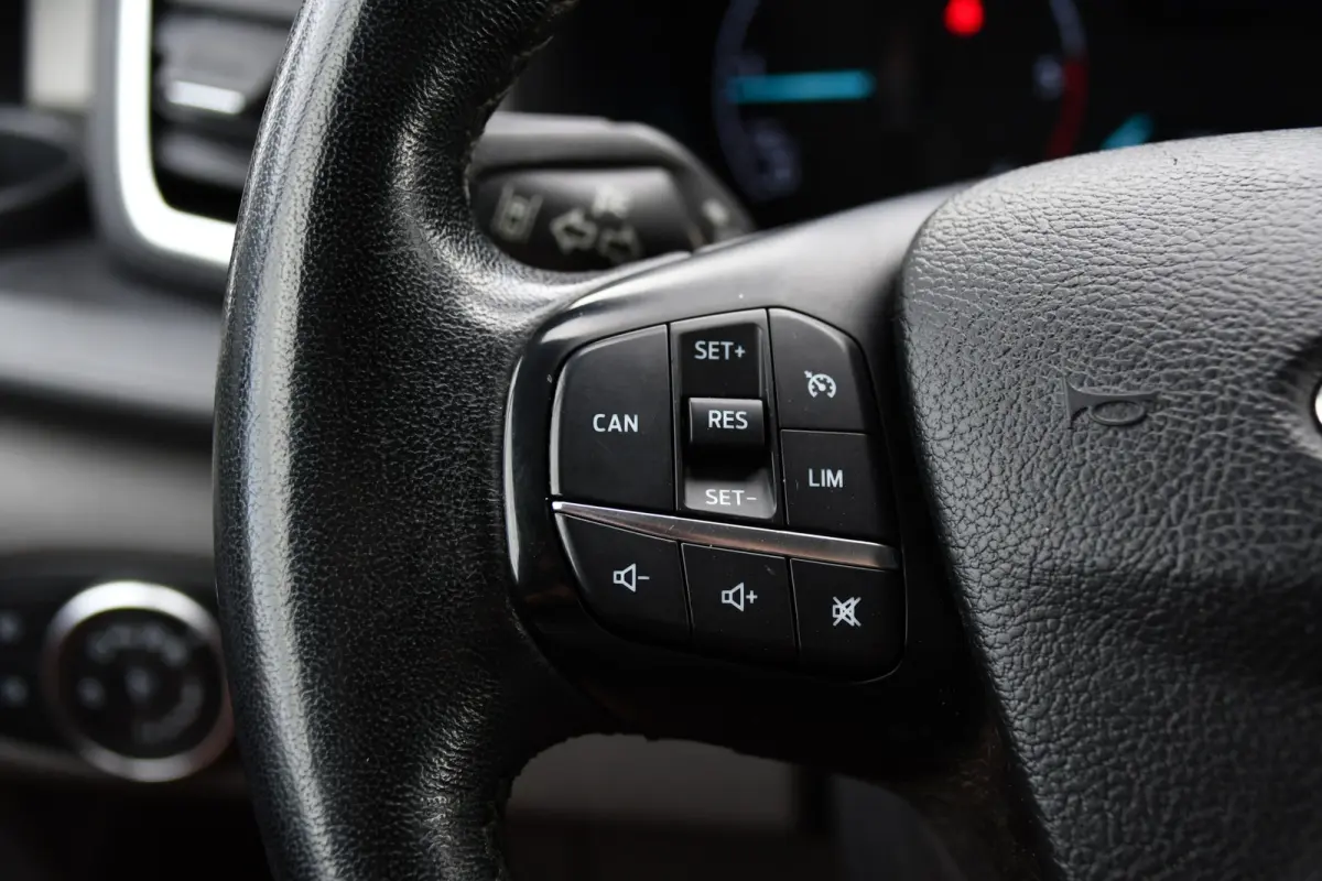 280 2.0 TDCI L1H1 PB Edition Limited Camera, Cruise, Carplay, Stoelverwarming, Trekhaak, 130pk, Multimedia, NAVI, Uniek!