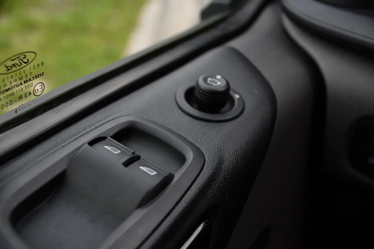 280 2.0 TDCI L1H1 PB Edition Limited Camera, Cruise, Carplay, Stoelverwarming, Trekhaak, 130pk, Multimedia, NAVI, Uniek!