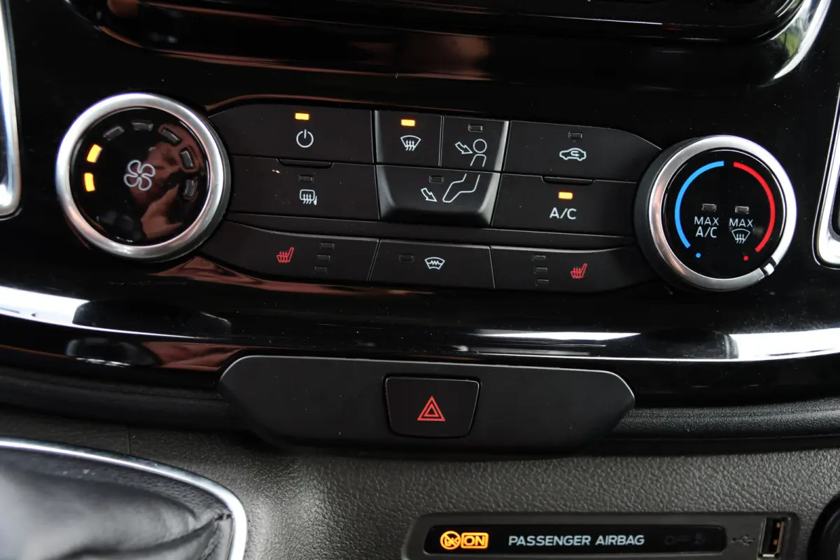 280 2.0 TDCI L1H1 PB Edition Limited Camera, Cruise, Carplay, Stoelverwarming, Trekhaak, 130pk, Multimedia, NAVI, Uniek!