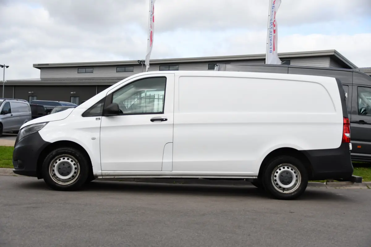 111 CDI L2 Edition Camera, Cruise, Airco, 115pk, Multimedia, NAVI, Uniek!