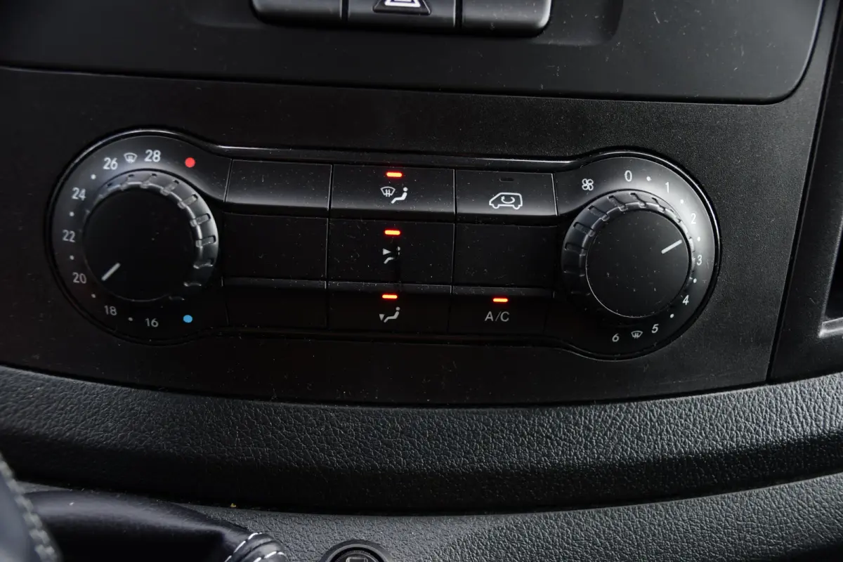 111 CDI L2 Edition Camera, Cruise, Airco, 115pk, Multimedia, NAVI, Uniek!