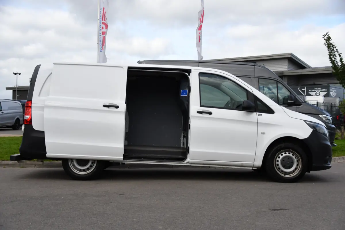 111 CDI L2 Edition Camera, Cruise, Airco, 115pk, Multimedia, NAVI, Uniek!