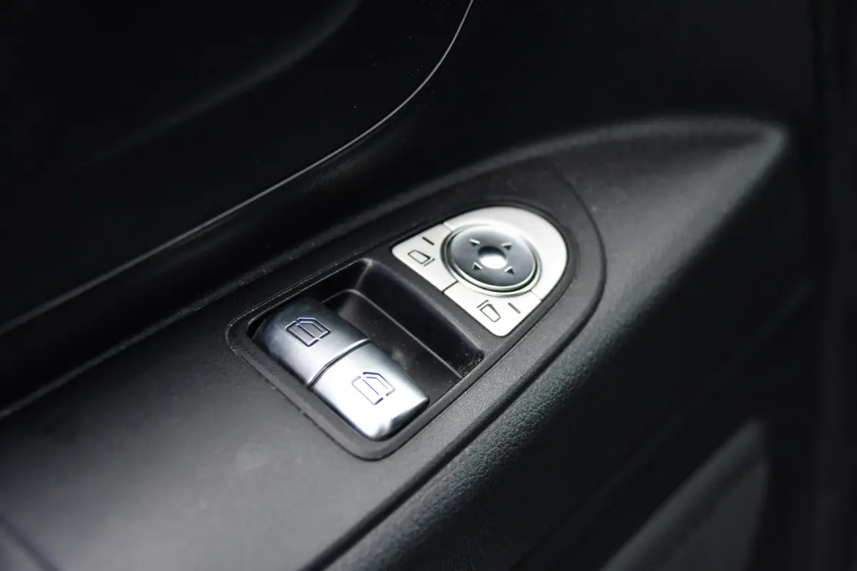 111 CDI L2 Edition Camera, Cruise, Airco, 115pk, Multimedia, NAVI, Uniek!