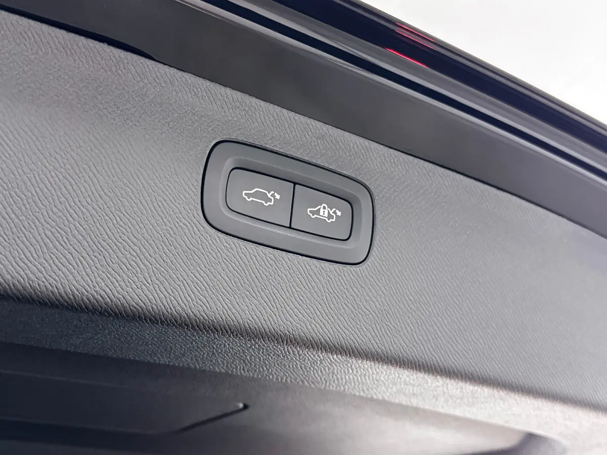 T8 Ultra Excecutive Edition | 22" | Luchtvering | Trekhaak | Getint Glas | Geventileerd Nappa | Massagestoelen | Bowers & Wilkins | Head-Up