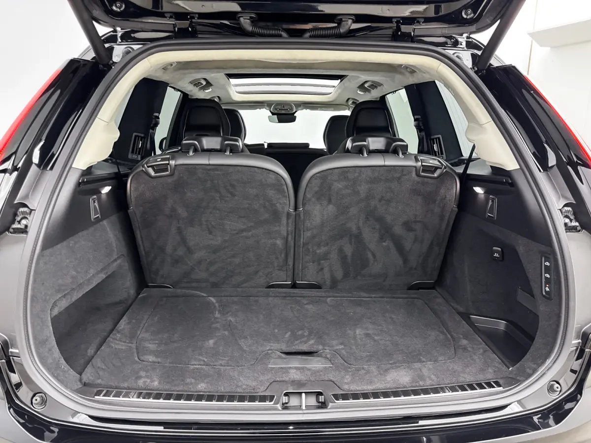 T8 Ultra Excecutive Edition | 22" | Luchtvering | Trekhaak | Getint Glas | Geventileerd Nappa | Massagestoelen | Bowers & Wilkins | Head-Up
