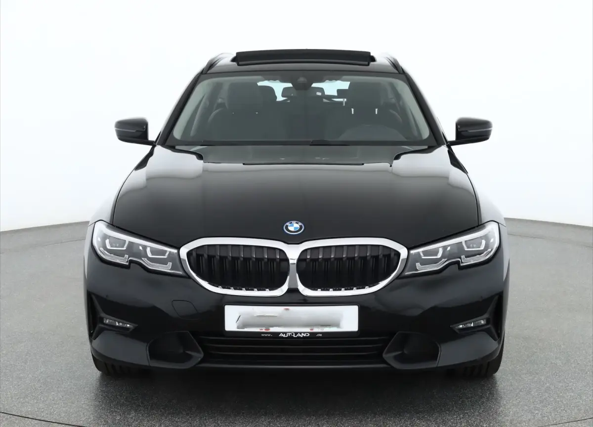330e SPORTLINE ** LED, LEDER, PANO, TREKH, APPLE, ALARM, AMBIENTE, 18-inch LMV ** 1e EIG - Vol. BMW Onderh. ** ** INFORMEER OOK NAAR ONZE AANTREKKELIJKE FINANCIAL-LEASE TARIEVEN **