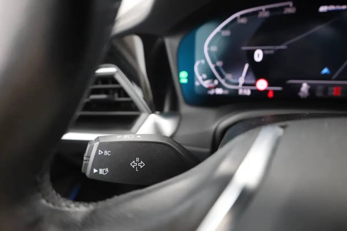 330e SPORTLINE ** LED, LEDER, PANO, TREKH, APPLE, ALARM, AMBIENTE, 18-inch LMV ** 1e EIG - Vol. BMW Onderh. ** ** INFORMEER OOK NAAR ONZE AANTREKKELIJKE FINANCIAL-LEASE TARIEVEN **