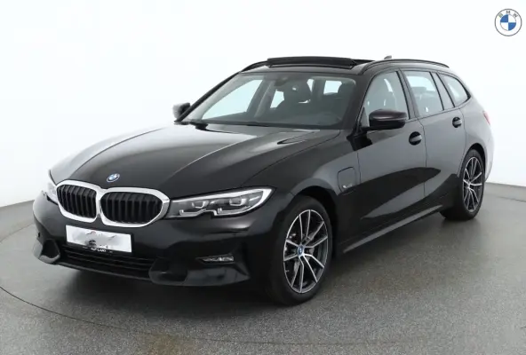 330e SPORTLINE ** LED, LEDER, PANO, TREKH, APPLE, ALARM, AMBIENTE, 18-inch LMV ** 1e EIG - Vol. BMW Onderh. ** ** INFORMEER OOK NAAR ONZE AANTREKKELIJKE FINANCIAL-LEASE TARIEVEN **