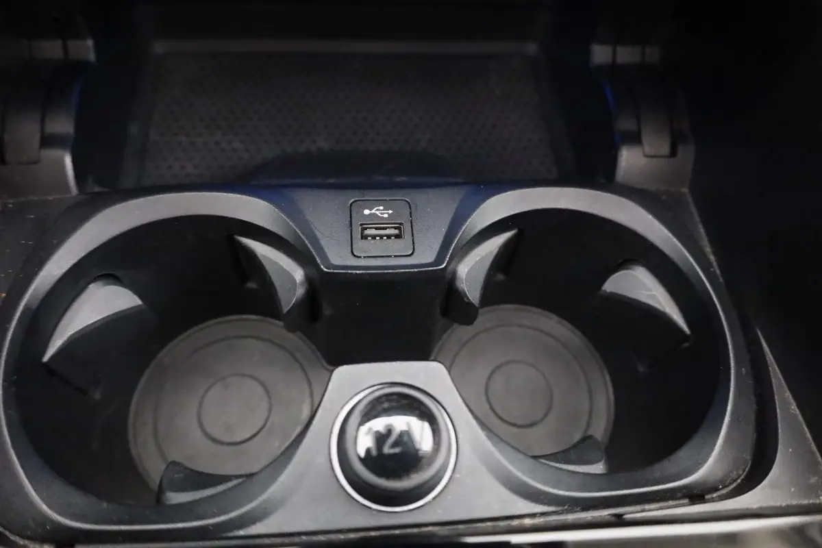 330e SPORTLINE ** LED, LEDER, PANO, TREKH, APPLE, ALARM, AMBIENTE, 18-inch LMV ** 1e EIG - Vol. BMW Onderh. ** ** INFORMEER OOK NAAR ONZE AANTREKKELIJKE FINANCIAL-LEASE TARIEVEN **