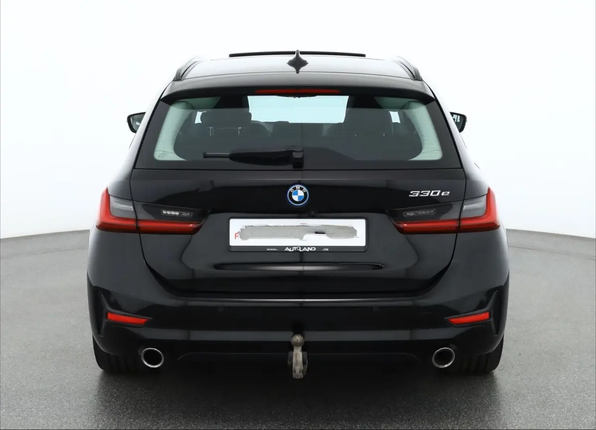 330e SPORTLINE ** LED, LEDER, PANO, TREKH, APPLE, ALARM, AMBIENTE, 18-inch LMV ** 1e EIG - Vol. BMW Onderh. ** ** INFORMEER OOK NAAR ONZE AANTREKKELIJKE FINANCIAL-LEASE TARIEVEN **