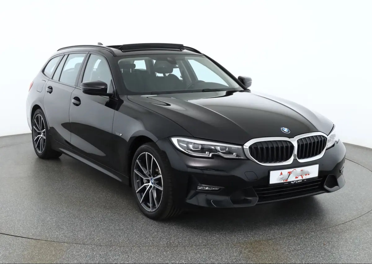 330e SPORTLINE ** LED, LEDER, PANO, TREKH, APPLE, ALARM, AMBIENTE, 18-inch LMV ** 1e EIG - Vol. BMW Onderh. ** ** INFORMEER OOK NAAR ONZE AANTREKKELIJKE FINANCIAL-LEASE TARIEVEN **