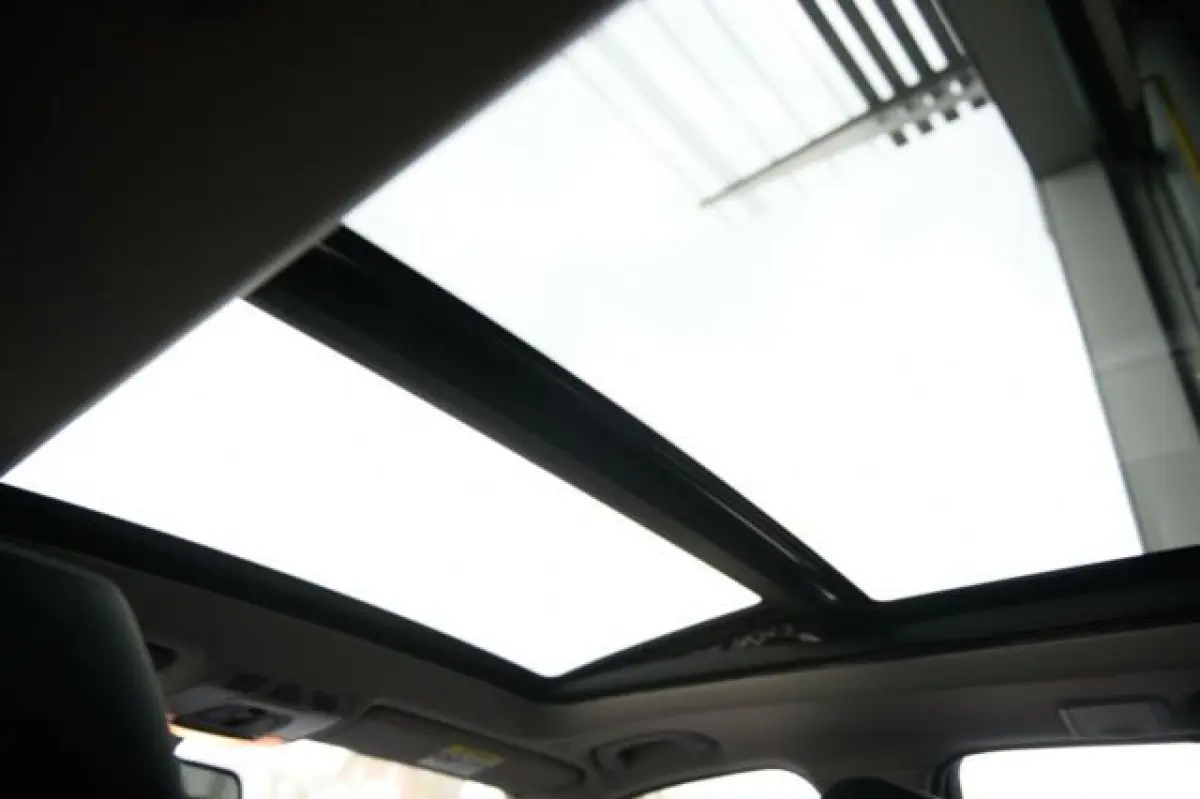 330e SPORTLINE ** LED, LEDER, PANO, TREKH, APPLE, ALARM, AMBIENTE, 18-inch LMV ** 1e EIG - Vol. BMW Onderh. ** ** INFORMEER OOK NAAR ONZE AANTREKKELIJKE FINANCIAL-LEASE TARIEVEN **