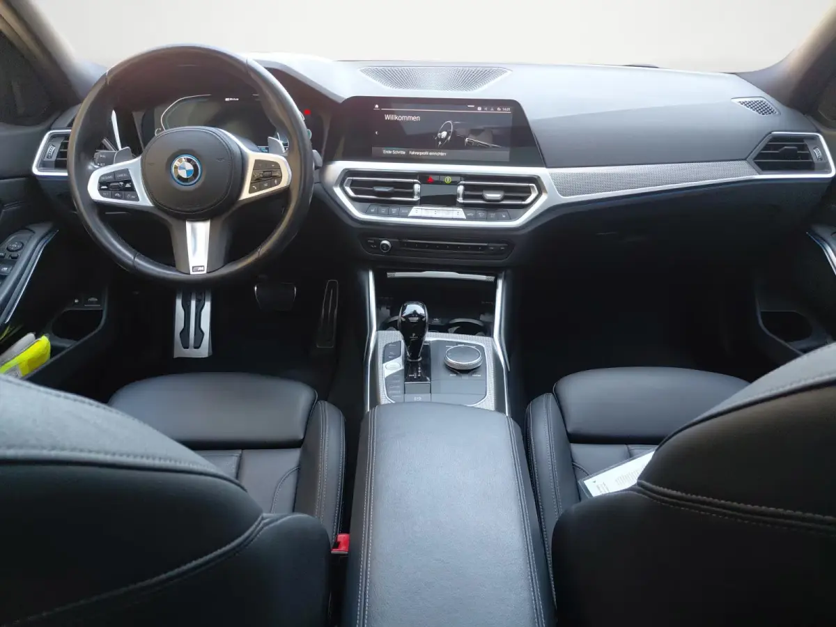 330e xDrive M-SPORT ** LED, LEDER, PANO, TREKH HuD, ALARM, 19-inch LMV ** 1e EIG - Vol. BMW Onderh. ** ** INFORMEER OOK NAAR ONZE AANTREKKELIJKE FINANCIAL-LEASE TARIEVEN **