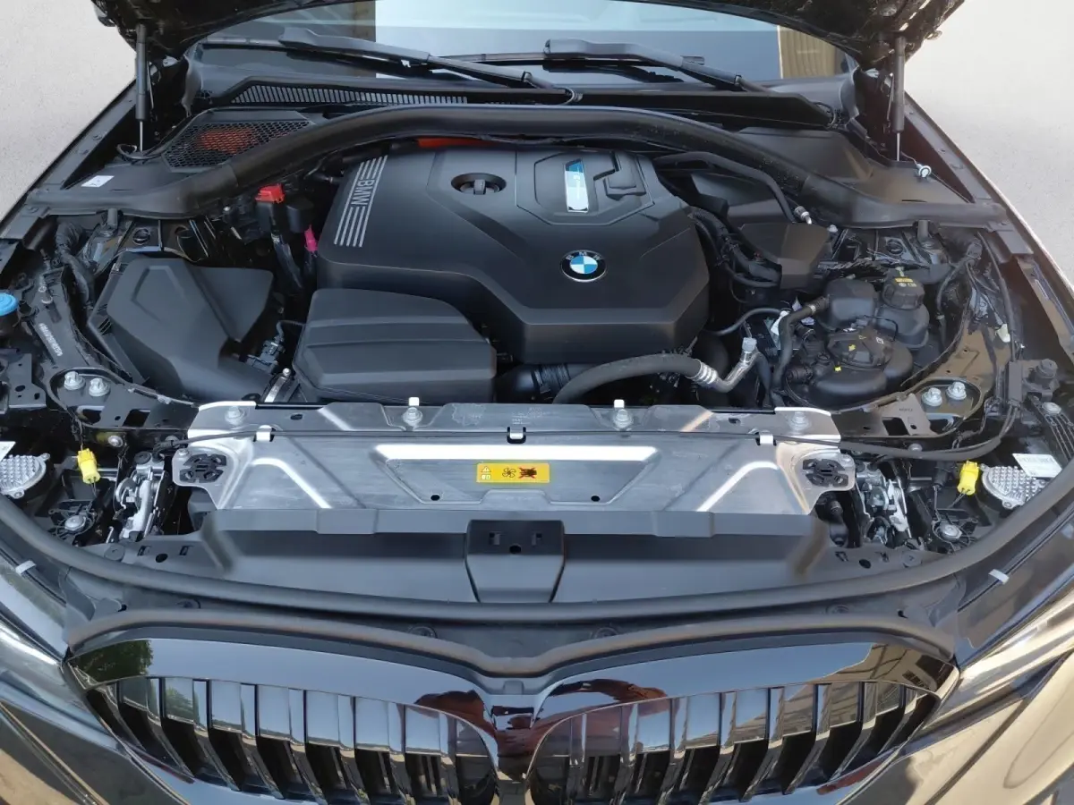 330e xDrive M-SPORT ** LED, LEDER, PANO, TREKH HuD, ALARM, 19-inch LMV ** 1e EIG - Vol. BMW Onderh. ** ** INFORMEER OOK NAAR ONZE AANTREKKELIJKE FINANCIAL-LEASE TARIEVEN **