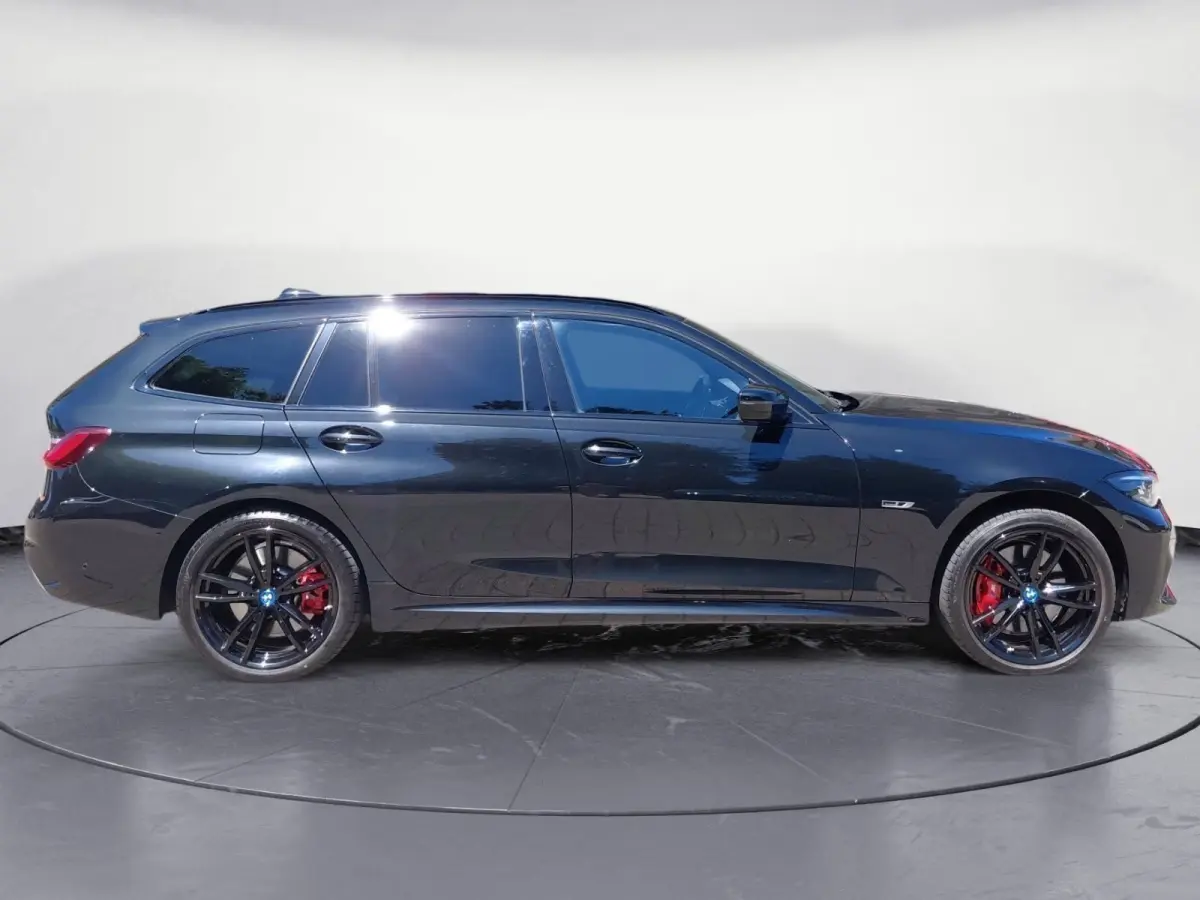 330e xDrive M-SPORT ** LED, LEDER, PANO, TREKH HuD, ALARM, 19-inch LMV ** 1e EIG - Vol. BMW Onderh. ** ** INFORMEER OOK NAAR ONZE AANTREKKELIJKE FINANCIAL-LEASE TARIEVEN **