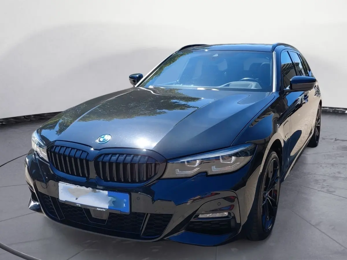 330e xDrive M-SPORT ** LED, LEDER, PANO, TREKH HuD, ALARM, 19-inch LMV ** 1e EIG - Vol. BMW Onderh. ** ** INFORMEER OOK NAAR ONZE AANTREKKELIJKE FINANCIAL-LEASE TARIEVEN **
