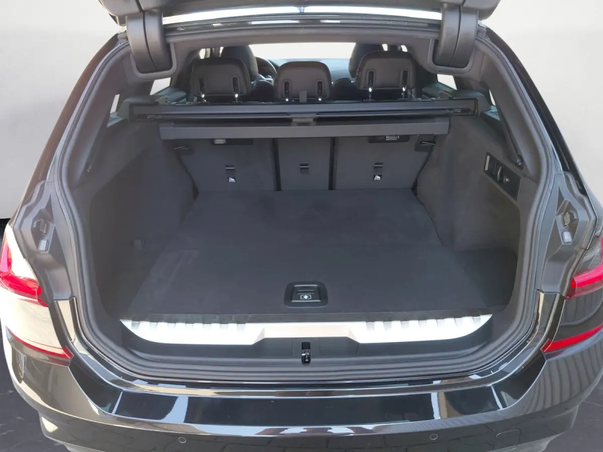 330e xDrive M-SPORT ** LED, LEDER, PANO, TREKH HuD, ALARM, 19-inch LMV ** 1e EIG - Vol. BMW Onderh. ** ** INFORMEER OOK NAAR ONZE AANTREKKELIJKE FINANCIAL-LEASE TARIEVEN **