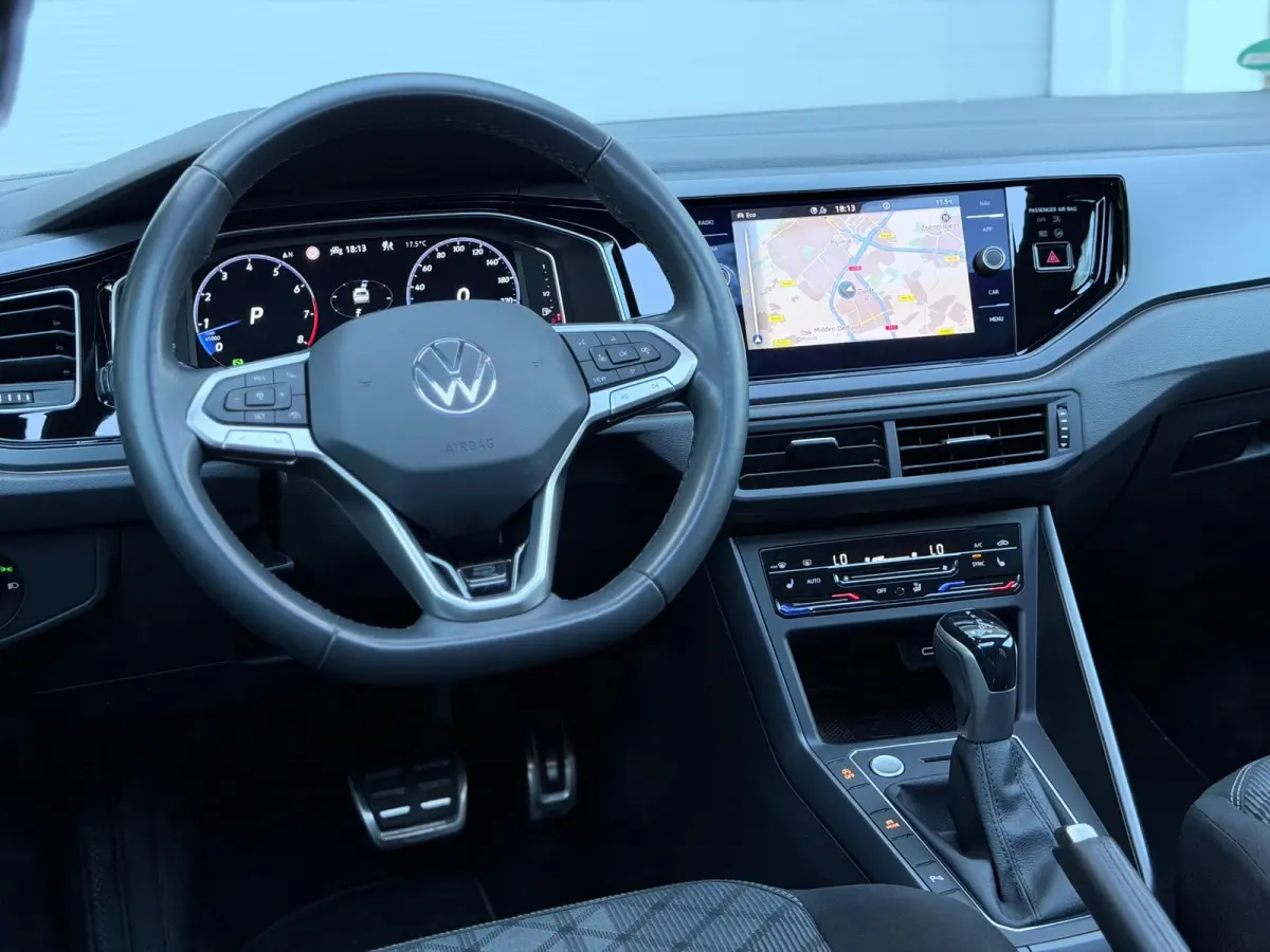 1.5 TSI R-Line Pano/Keyless/Camera