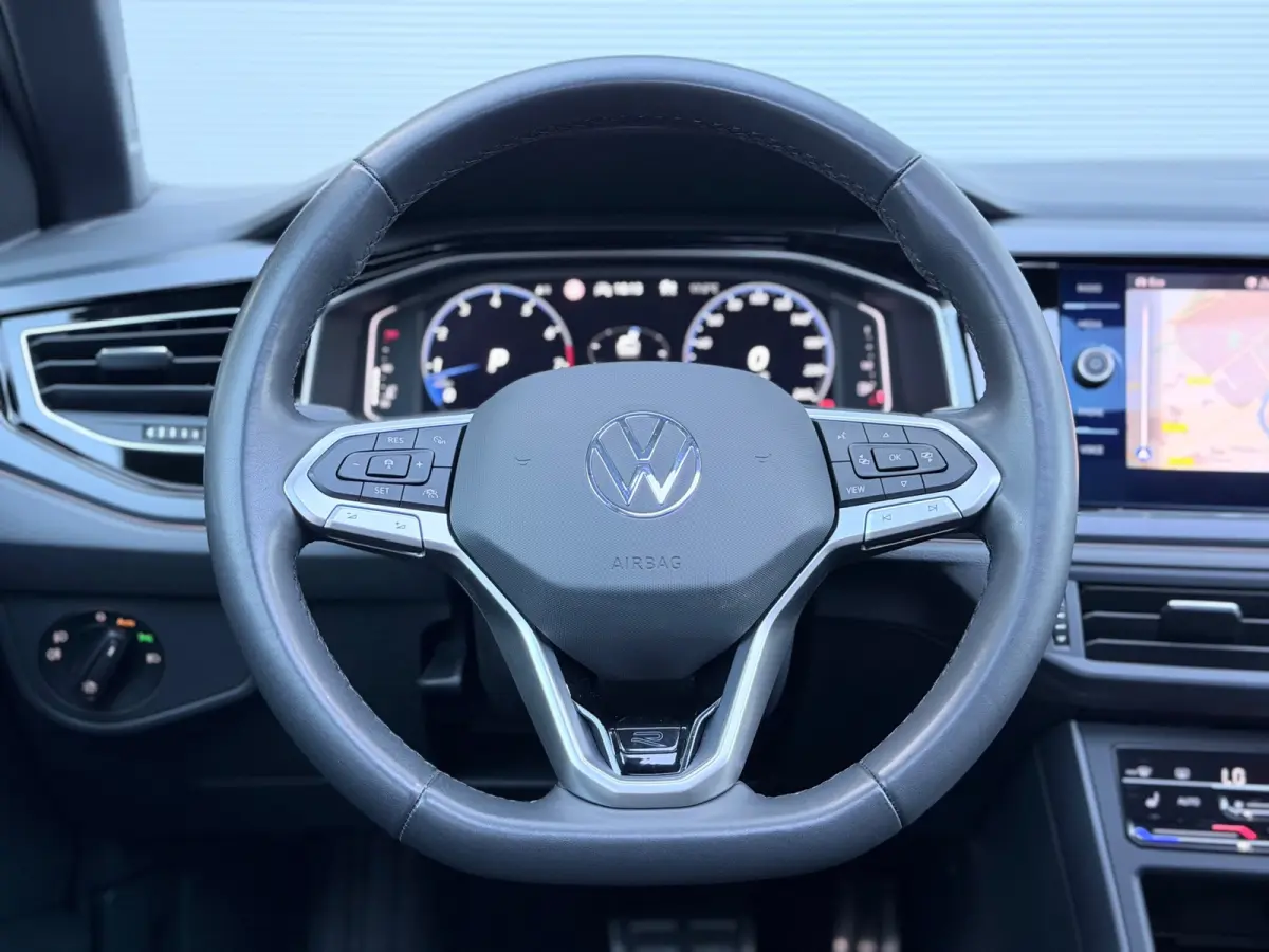 1.5 TSI R-Line Pano/Keyless/Camera