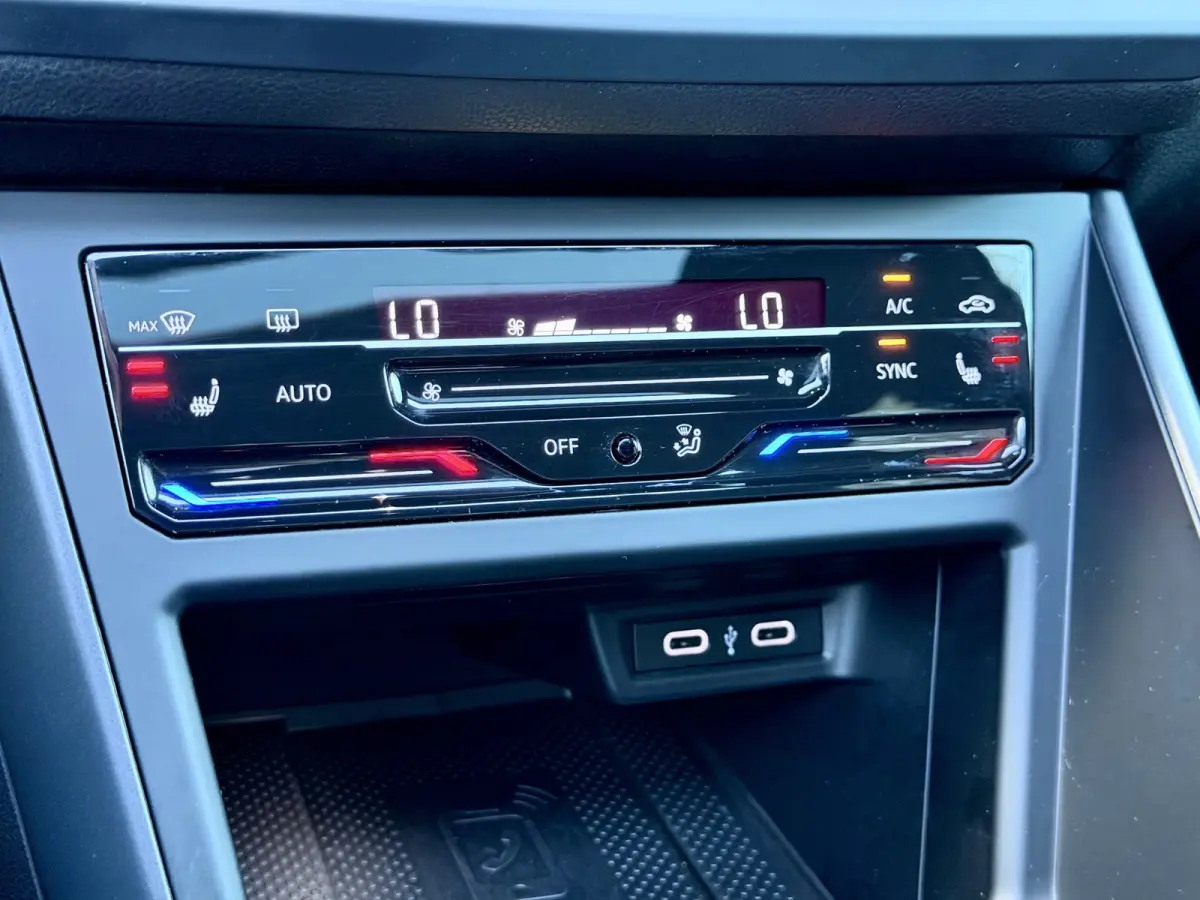1.5 TSI R-Line Pano/Keyless/Camera