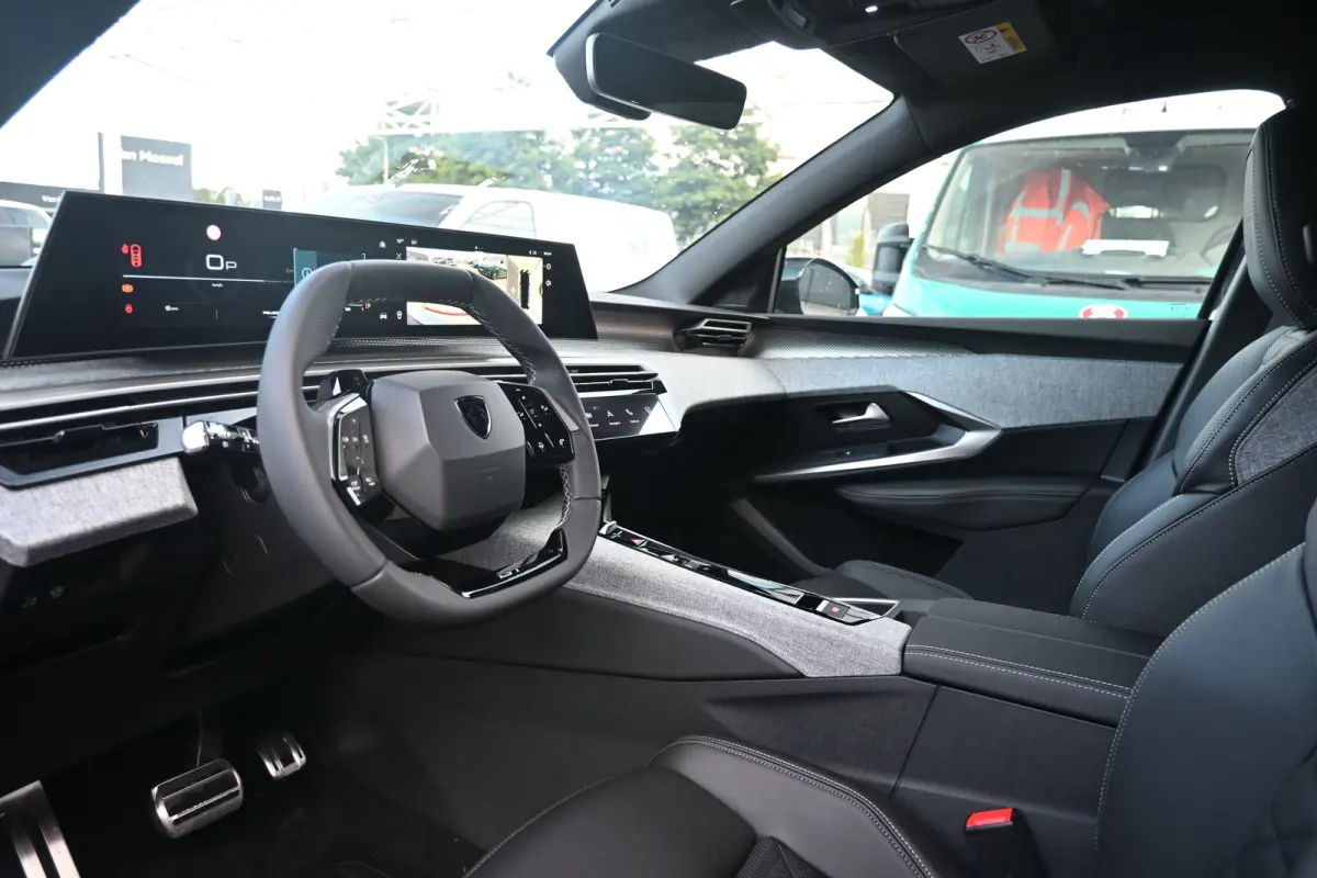 GT Exclusive | Adaptieve cruise control met Stop&Go functie | LED 3D-achterlichten | Pack Safety Plus