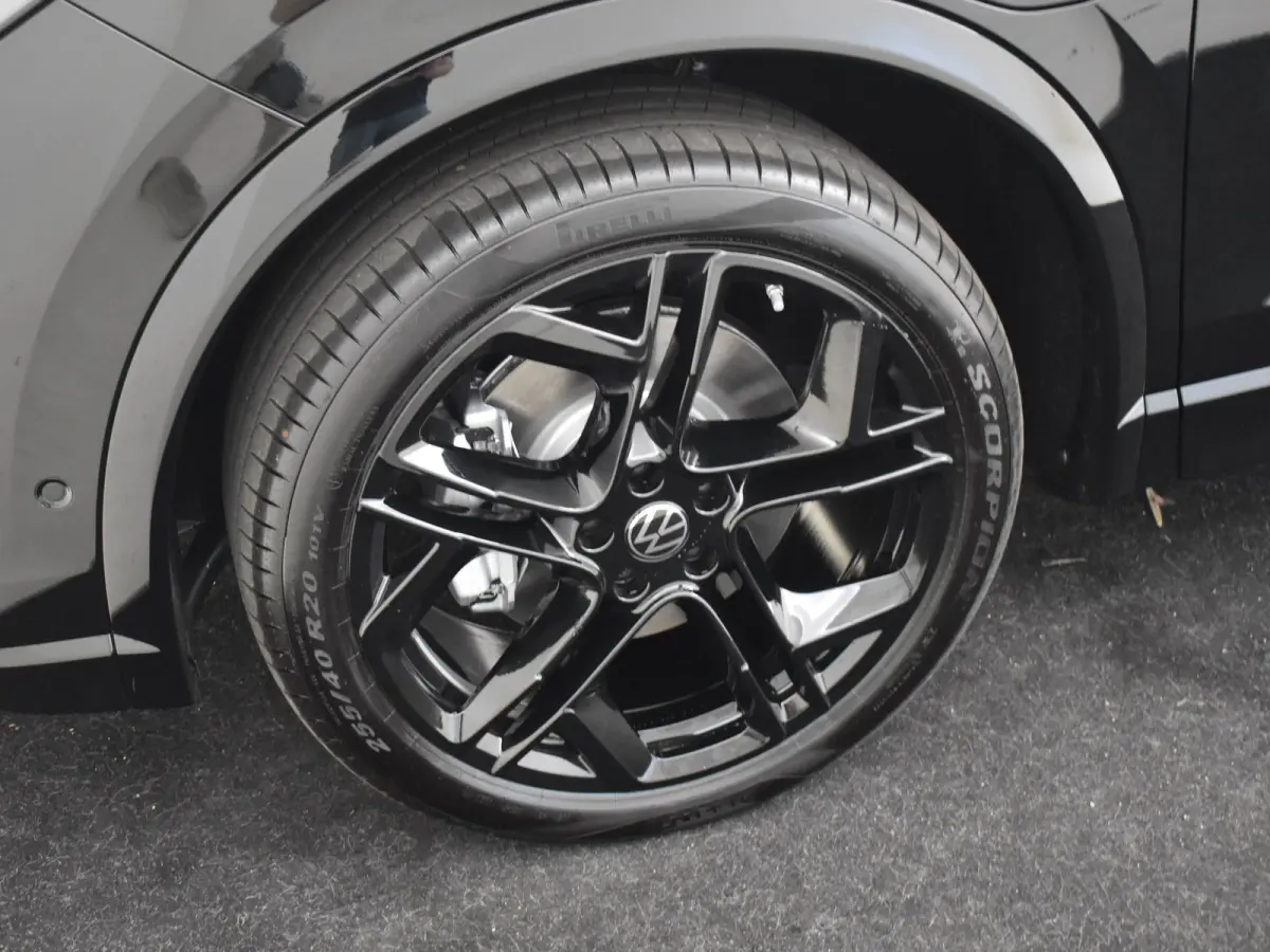 R-Line Edition - eHybrid | 'App-Connect' draadloze smartphone integratie | Automatische afstandsregeling (Adaptive Cruise Control) | Diefstalalarm