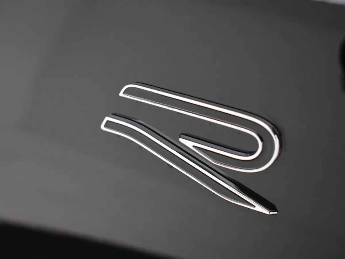 R-Line Edition - eHybrid | 'App-Connect' draadloze smartphone integratie | Automatische afstandsregeling (Adaptive Cruise Control) | Diefstalalarm