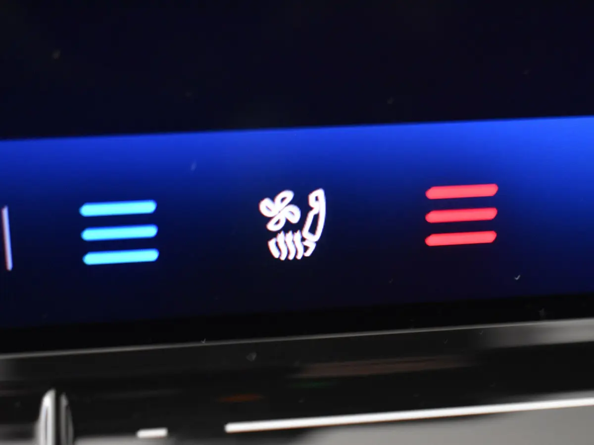R-Line Edition - eHybrid | 'App-Connect' draadloze smartphone integratie | Automatische afstandsregeling (Adaptive Cruise Control) | Diefstalalarm
