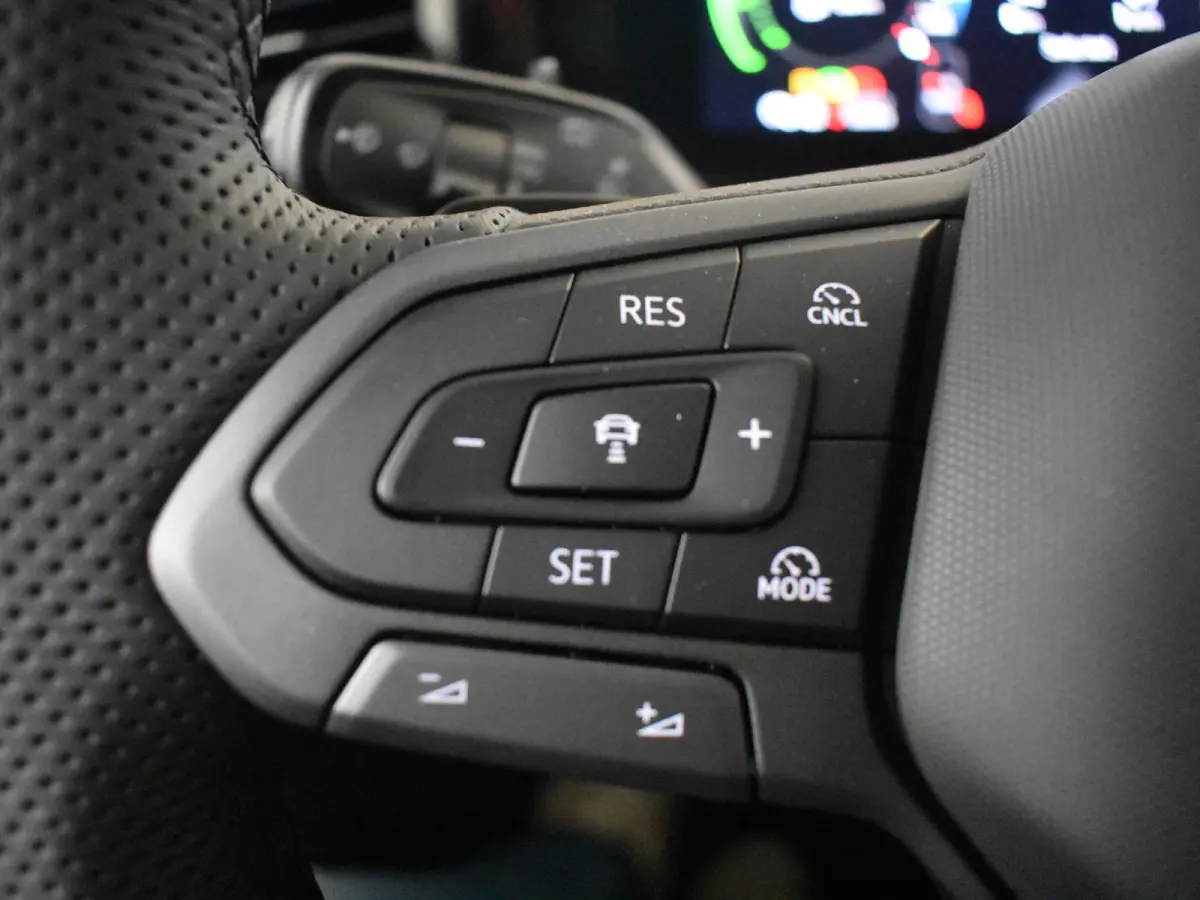 R-Line Edition - eHybrid | 'App-Connect' draadloze smartphone integratie | Automatische afstandsregeling (Adaptive Cruise Control) | Diefstalalarm