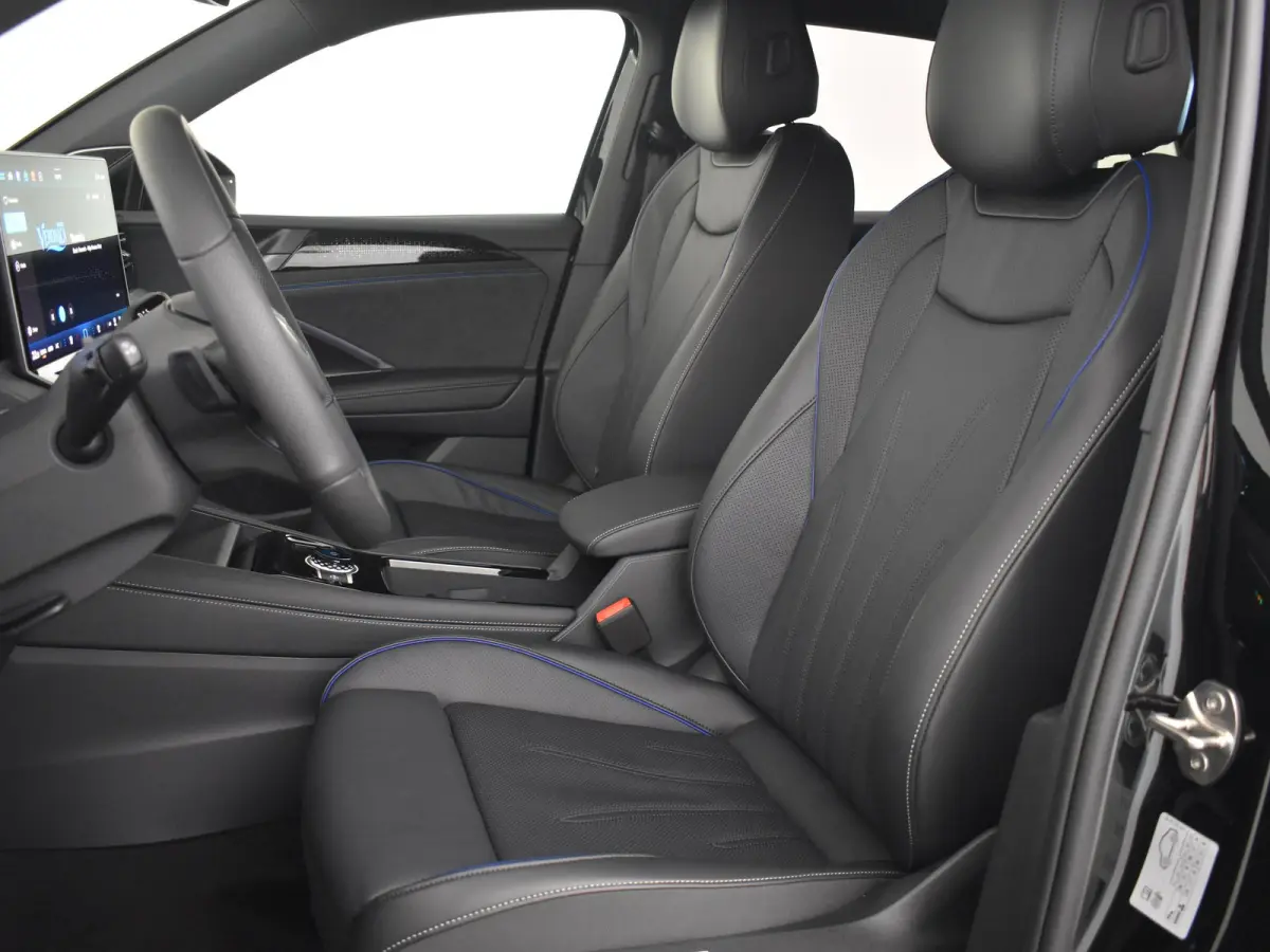 R-Line Edition - eHybrid | 'App-Connect' draadloze smartphone integratie | Automatische afstandsregeling (Adaptive Cruise Control) | Diefstalalarm