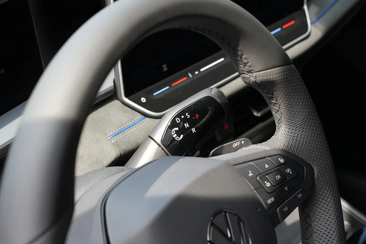R-Line Edition | 'App-Connect' draadloze smartphone integratie | Automatische afstandsregeling (Adaptive Cruise Control) | Black Style Pakket