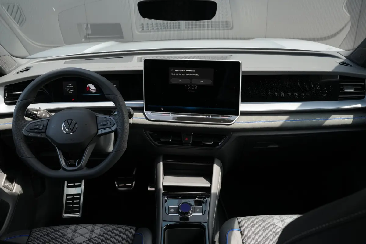R-Line Edition | 'App-Connect' draadloze smartphone integratie | Automatische afstandsregeling (Adaptive Cruise Control) | Black Style Pakket