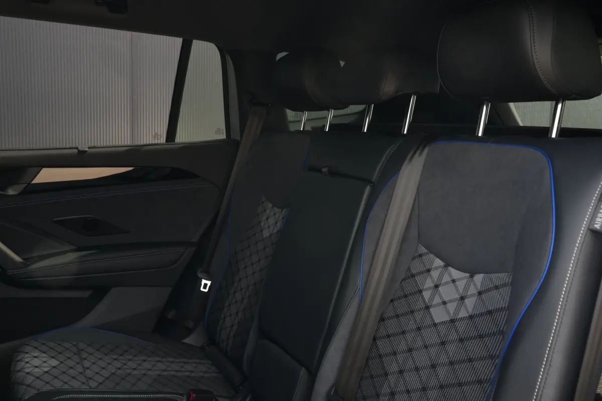 R-Line Edition | 'App-Connect' draadloze smartphone integratie | Automatische afstandsregeling (Adaptive Cruise Control) | Black Style Pakket