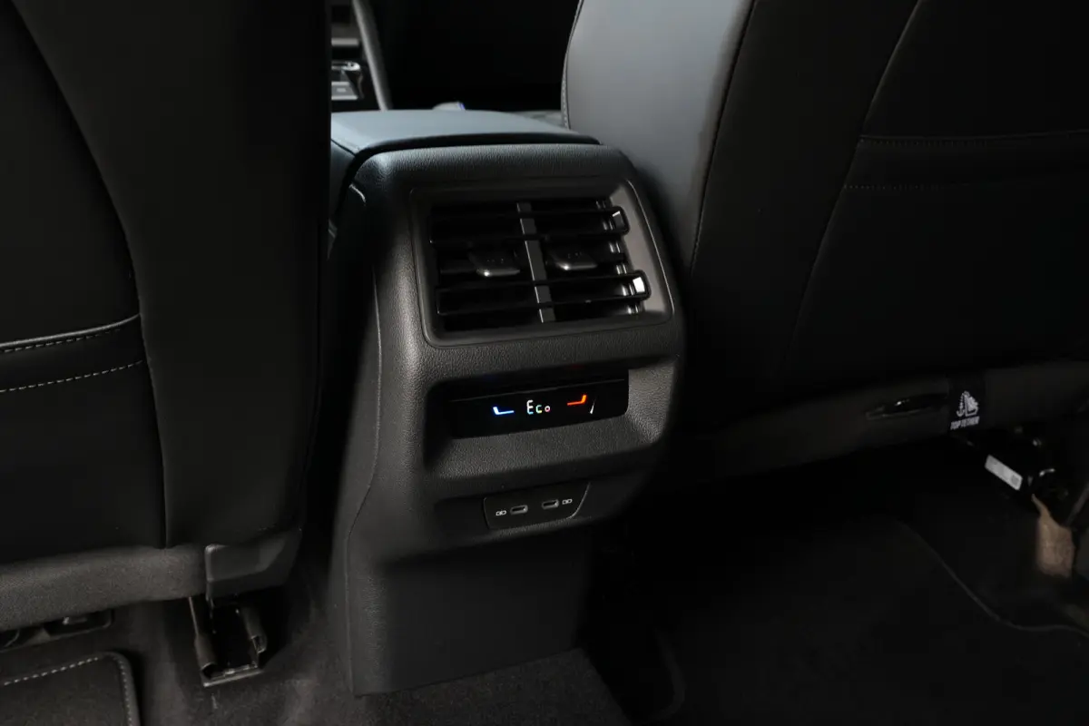 R-Line Edition | 'App-Connect' draadloze smartphone integratie | Automatische afstandsregeling (Adaptive Cruise Control) | Black Style Pakket