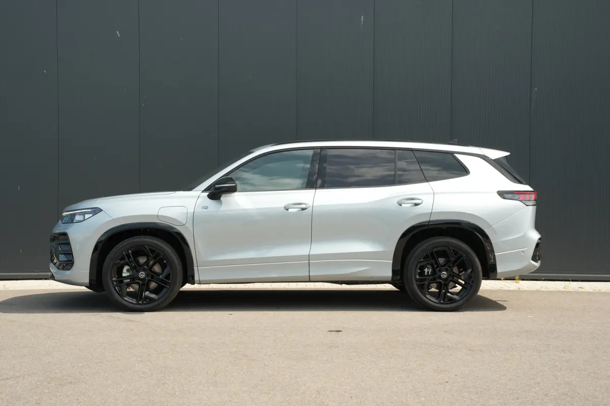 R-Line Edition | 'App-Connect' draadloze smartphone integratie | Automatische afstandsregeling (Adaptive Cruise Control) | Black Style Pakket