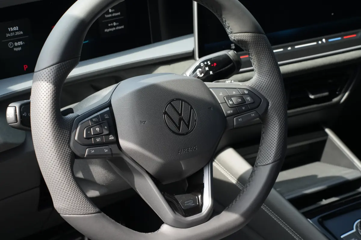 R-Line Edition | 'App-Connect' draadloze smartphone integratie | Automatische afstandsregeling (Adaptive Cruise Control) | Black Style Pakket