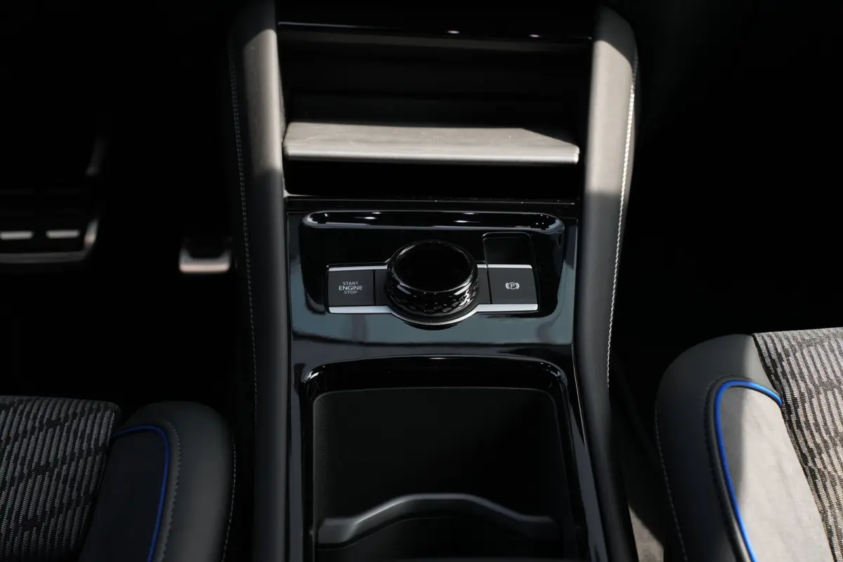 R-Line Edition | 'App-Connect' draadloze smartphone integratie | Automatische afstandsregeling (Adaptive Cruise Control) | Black Style Pakket