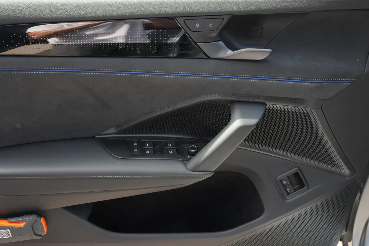 R-Line Edition | 'App-Connect' draadloze smartphone integratie | Automatische afstandsregeling (Adaptive Cruise Control) | Black Style Pakket