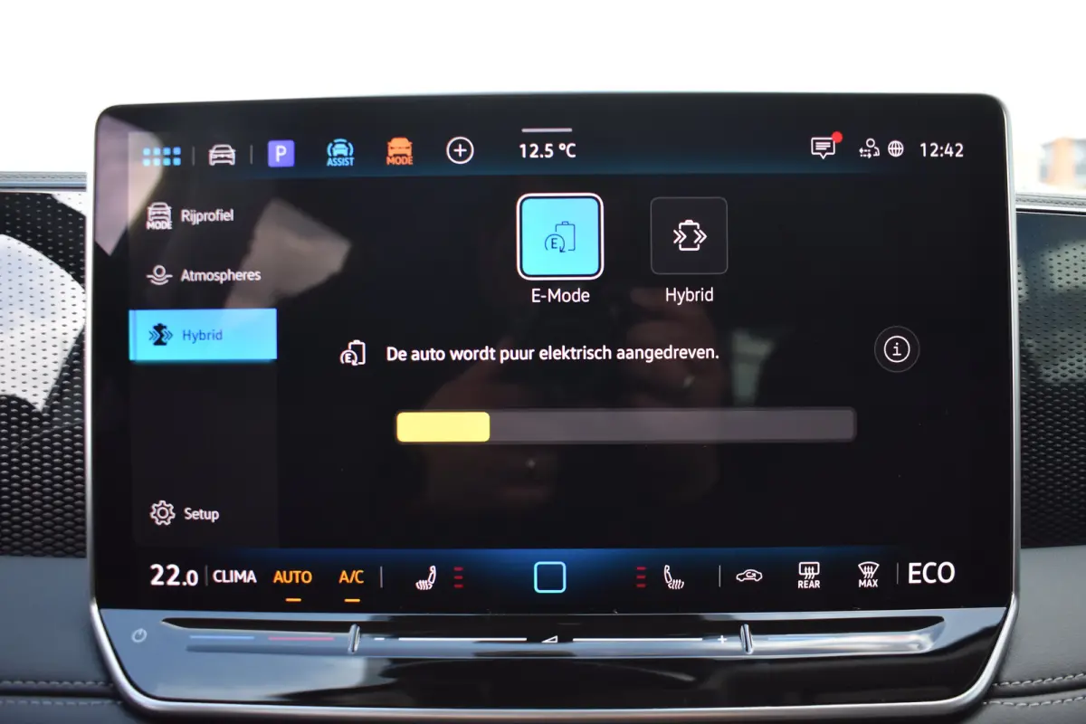 Life Edition - eHybrid | 'App-Connect' draadloze smartphone integratie | Automatische afstandsregeling (Adaptive Cruise Control) | Diefstalalarm