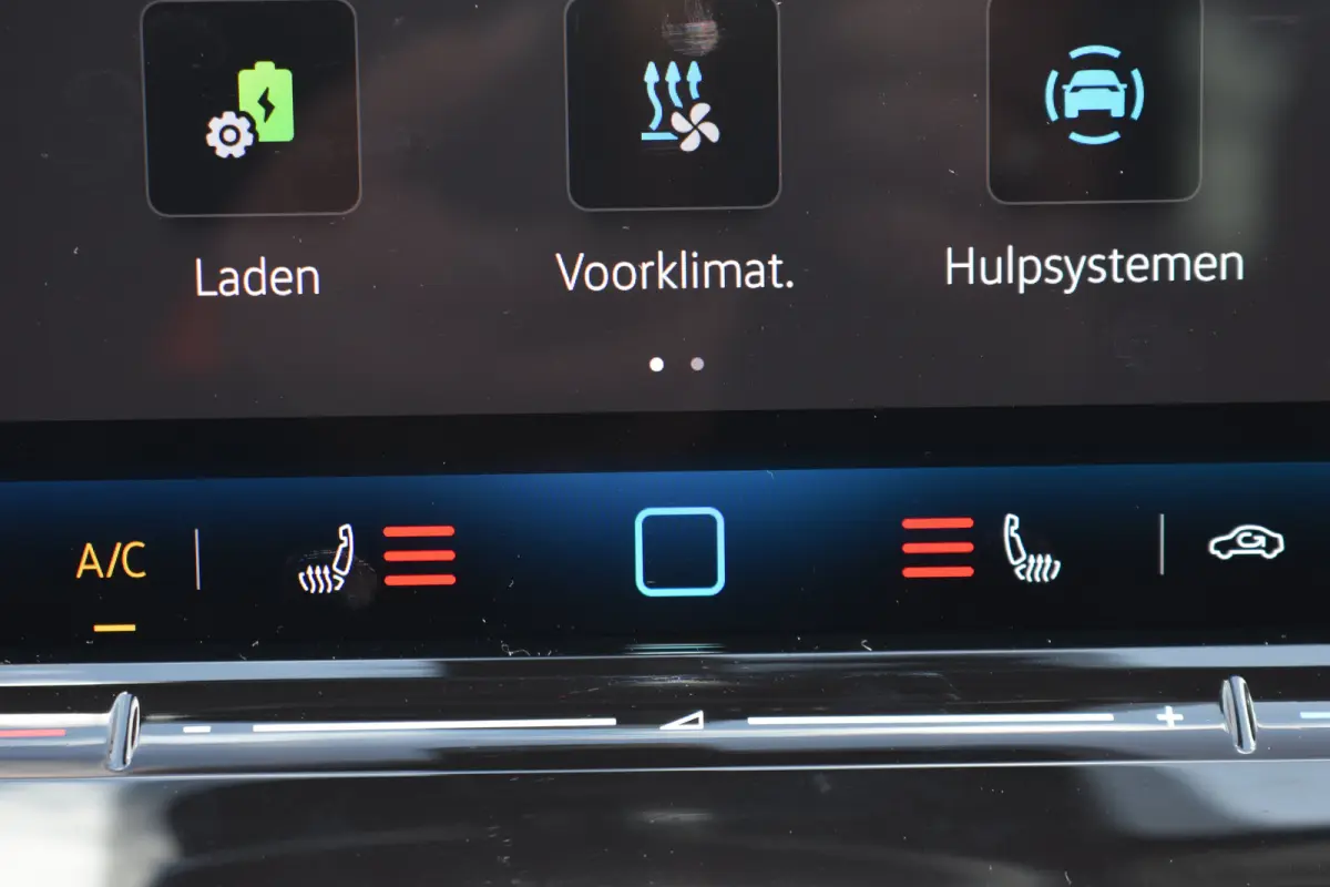 Life Edition - eHybrid | 'App-Connect' draadloze smartphone integratie | Automatische afstandsregeling (Adaptive Cruise Control) | Diefstalalarm