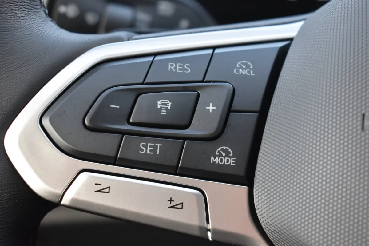 Life Edition - eHybrid | 'App-Connect' draadloze smartphone integratie | Automatische afstandsregeling (Adaptive Cruise Control) | Diefstalalarm