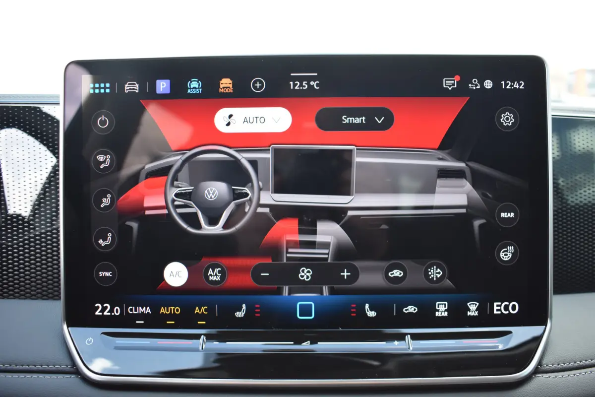 Life Edition - eHybrid | 'App-Connect' draadloze smartphone integratie | Automatische afstandsregeling (Adaptive Cruise Control) | Diefstalalarm