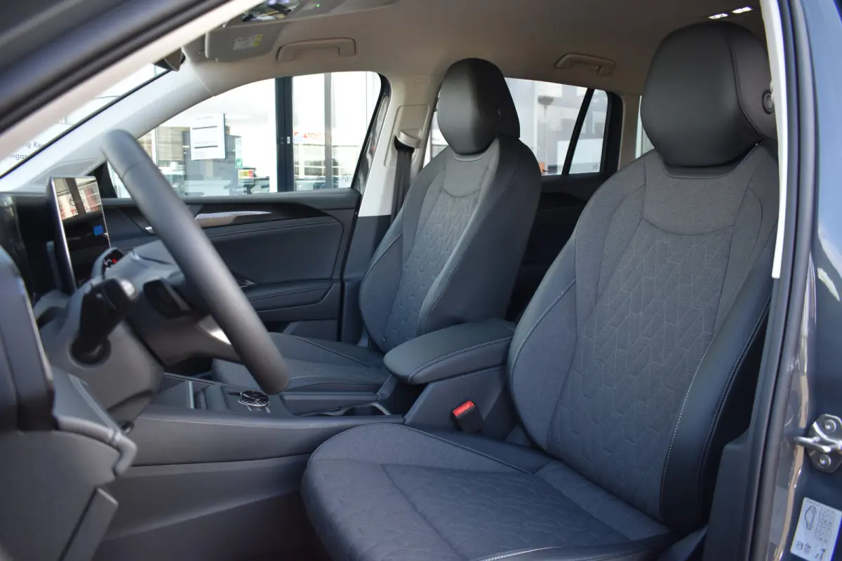 Life Edition - eHybrid | 'App-Connect' draadloze smartphone integratie | Automatische afstandsregeling (Adaptive Cruise Control) | Diefstalalarm