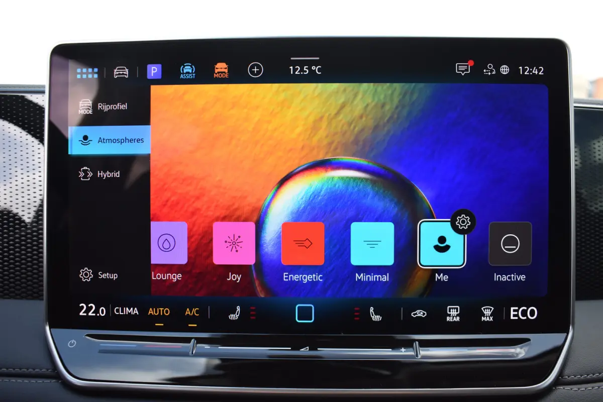Life Edition - eHybrid | 'App-Connect' draadloze smartphone integratie | Automatische afstandsregeling (Adaptive Cruise Control) | Diefstalalarm